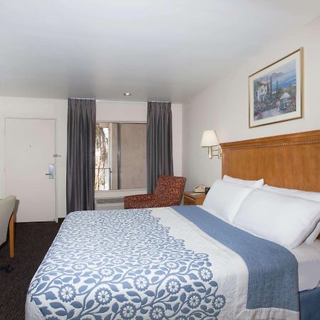 Days Inn By Wyndham Anaheim Near The Park Dış mekan fotoğraf