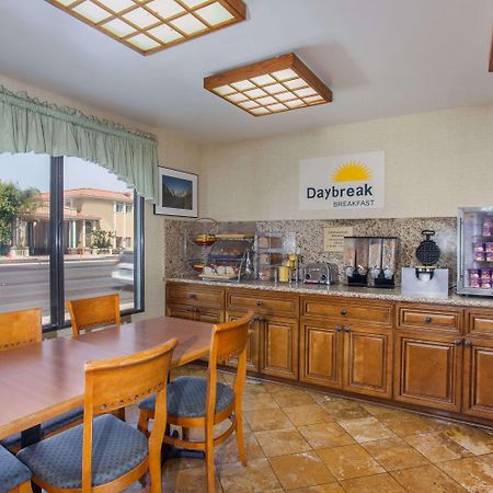 Days Inn By Wyndham Anaheim Near The Park Dış mekan fotoğraf