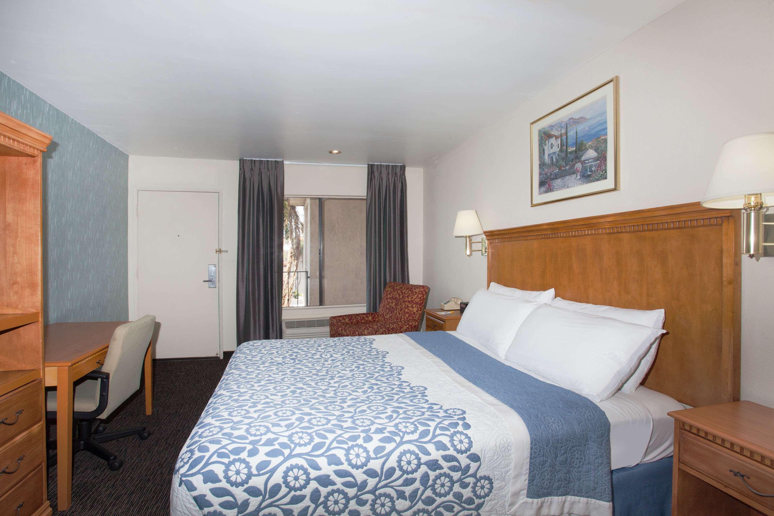 Days Inn By Wyndham Anaheim Near The Park Dış mekan fotoğraf
