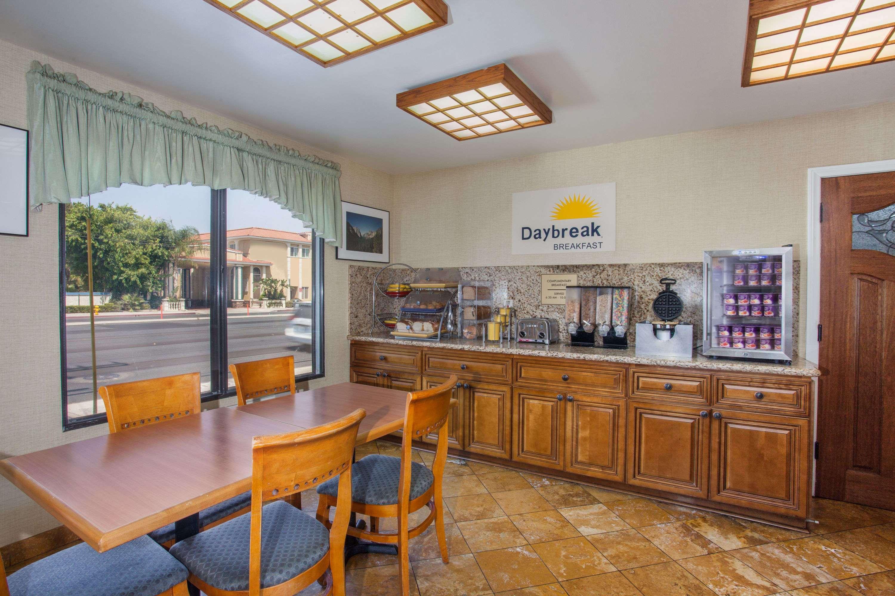 Days Inn By Wyndham Anaheim Near The Park Dış mekan fotoğraf