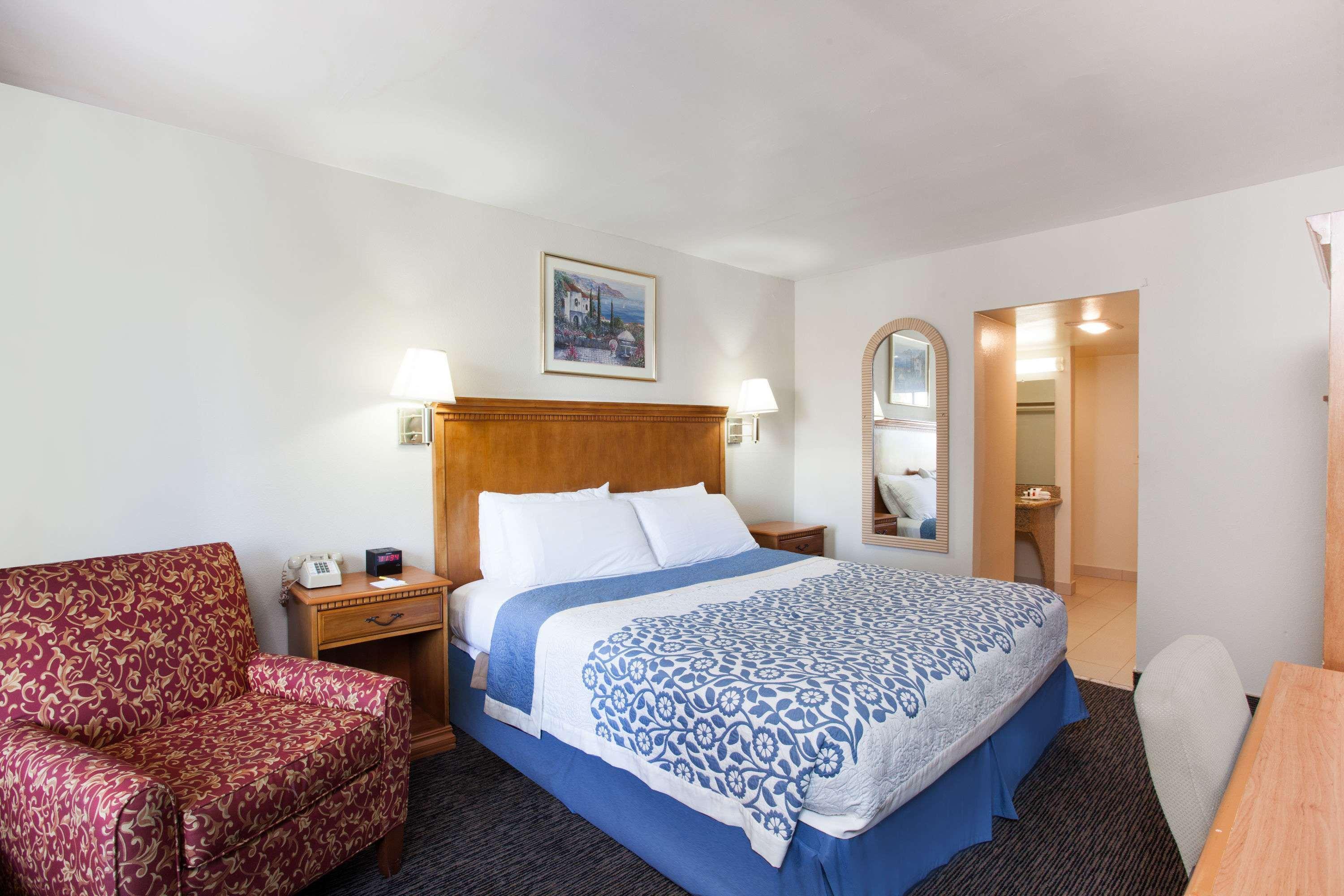 Days Inn By Wyndham Anaheim Near The Park Dış mekan fotoğraf