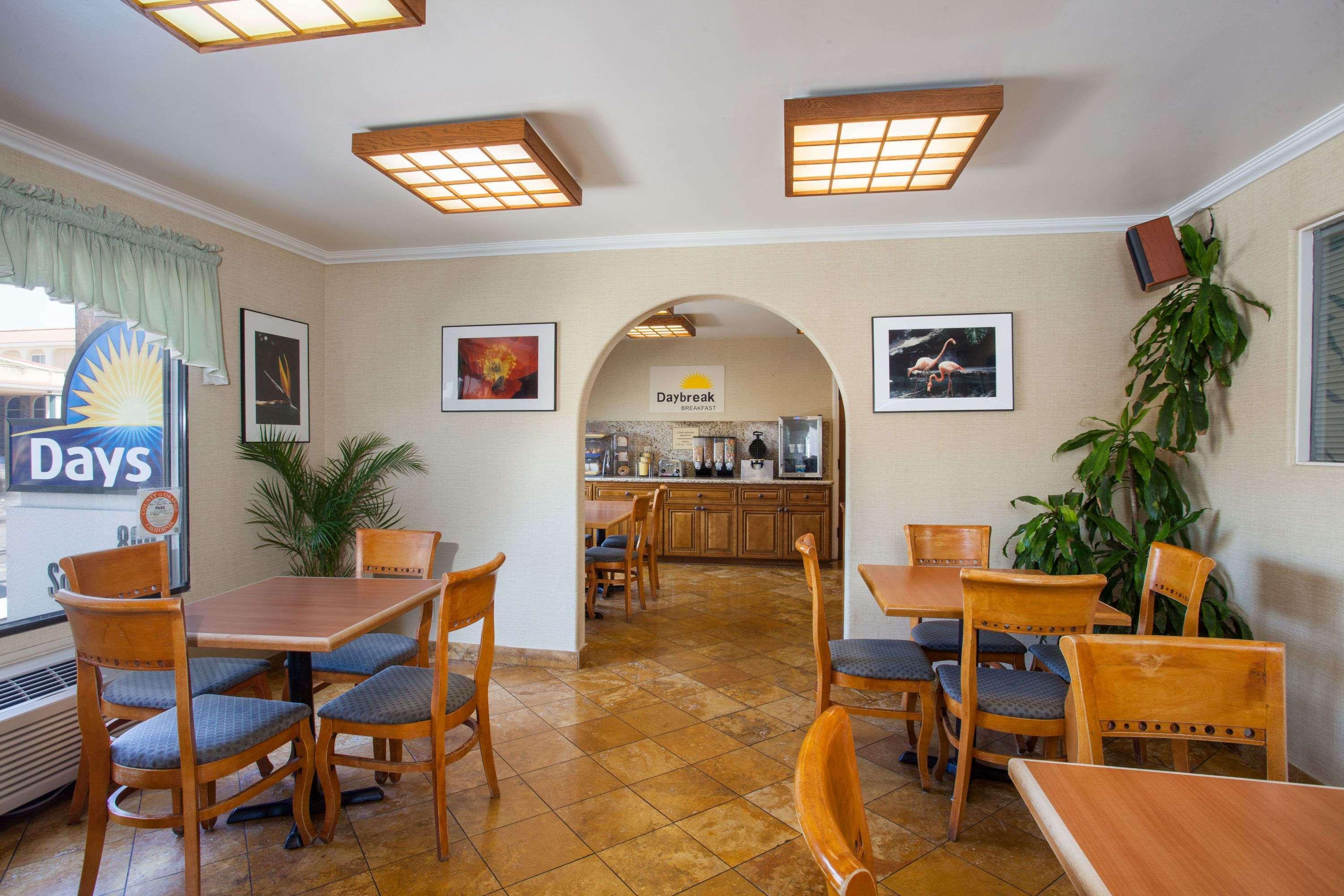 Days Inn By Wyndham Anaheim Near The Park Dış mekan fotoğraf