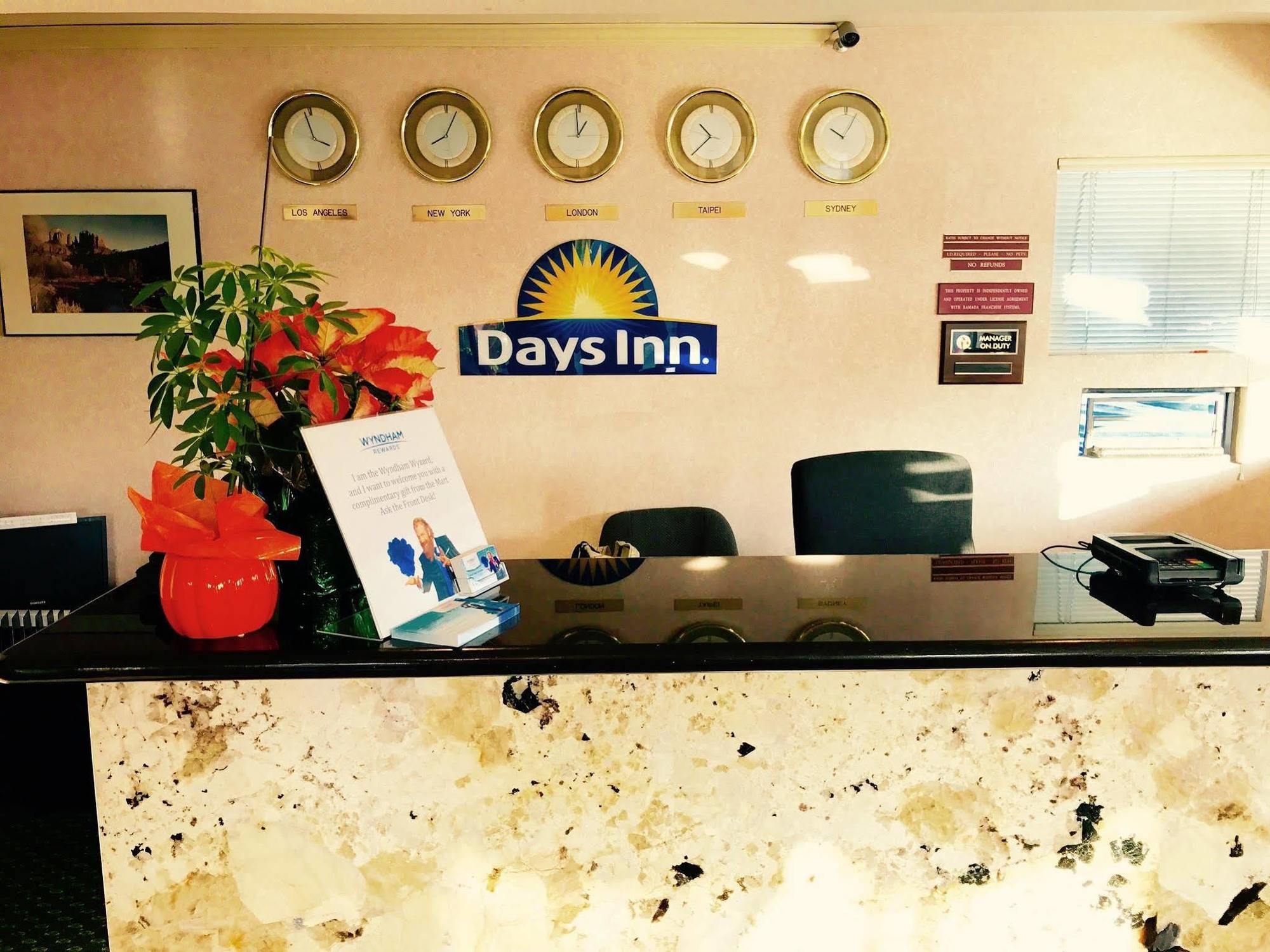 Days Inn By Wyndham Anaheim Near The Park Dış mekan fotoğraf