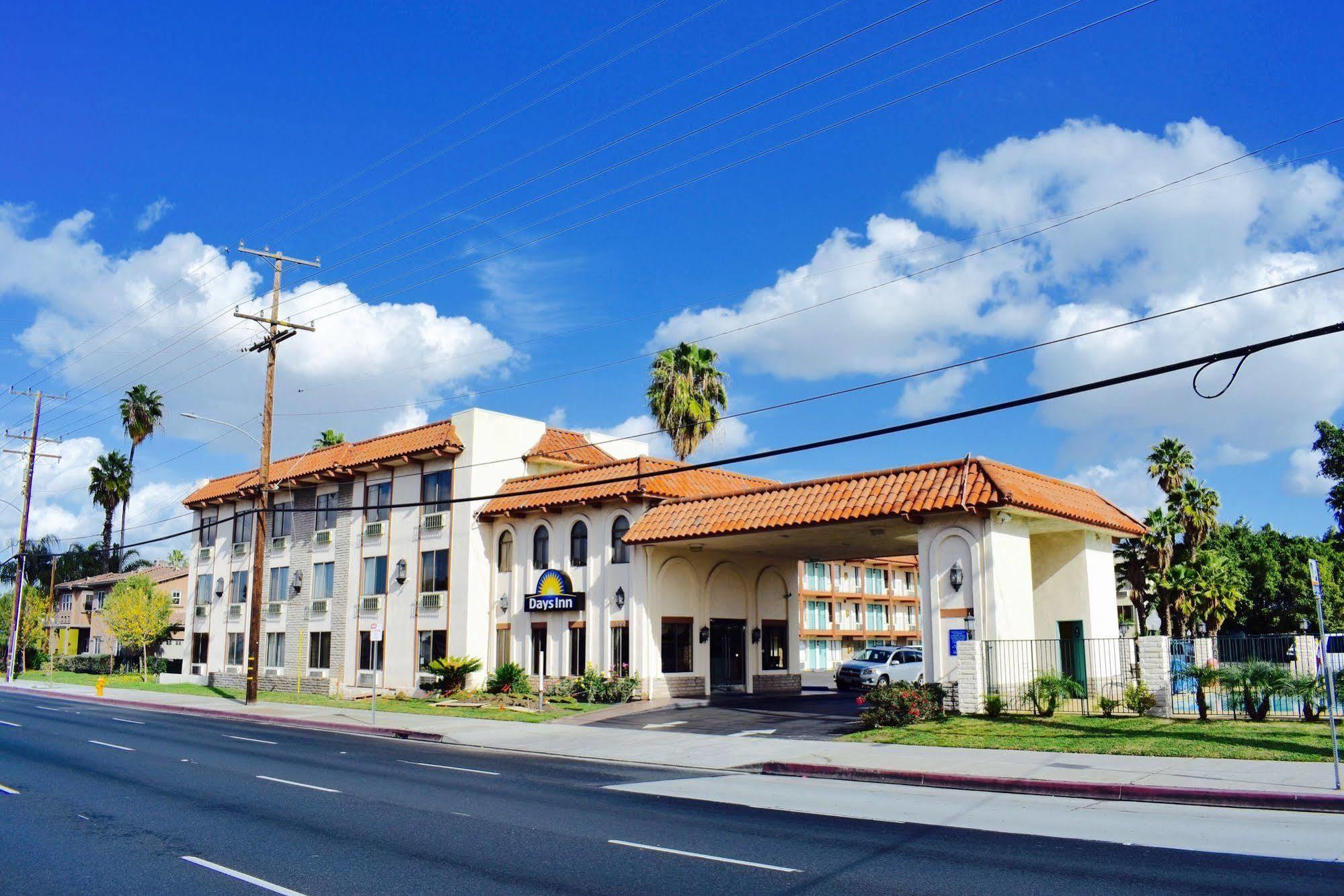 Days Inn By Wyndham Anaheim Near The Park Dış mekan fotoğraf