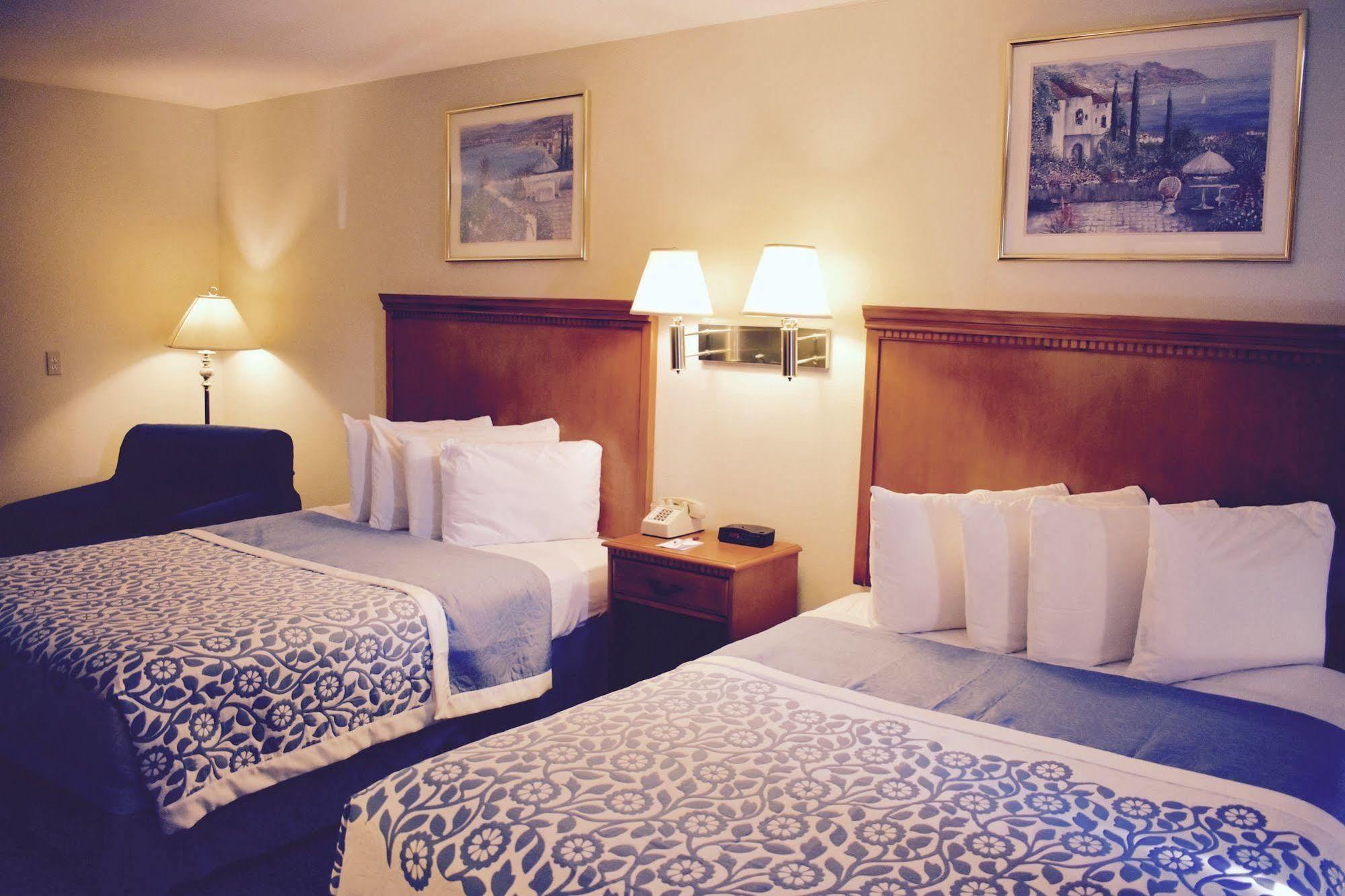 Days Inn By Wyndham Anaheim Near The Park Dış mekan fotoğraf
