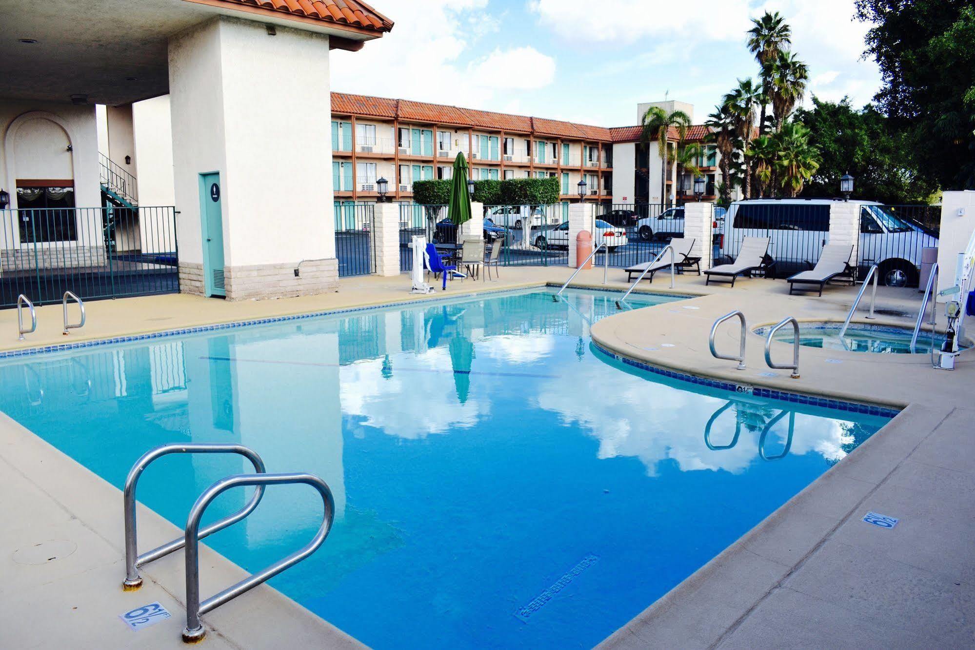 Days Inn By Wyndham Anaheim Near The Park Dış mekan fotoğraf